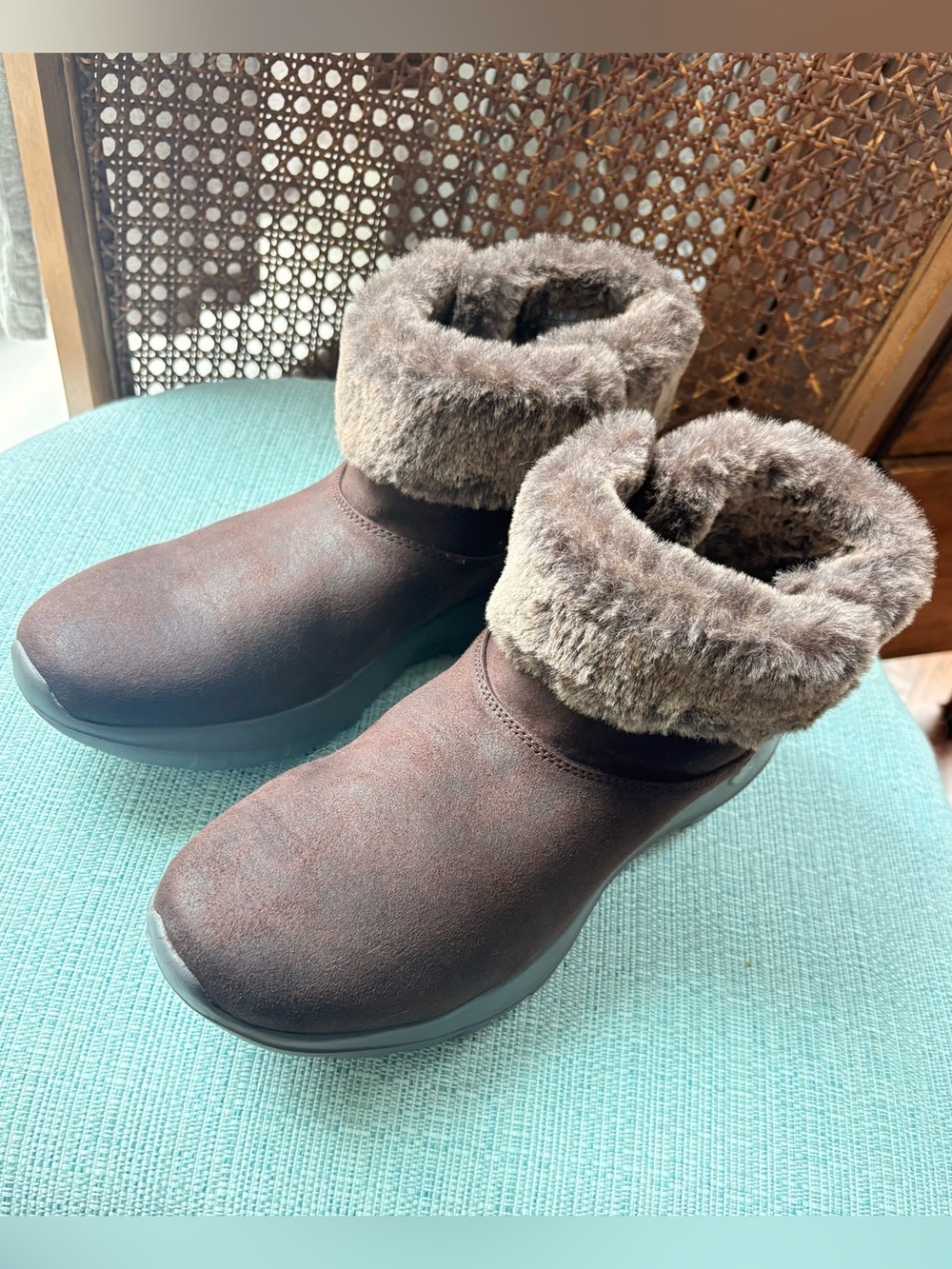 Skechers Faux Fur Lined Air Cooled Goga Mat Ankle Boots. Sz 9 Like New